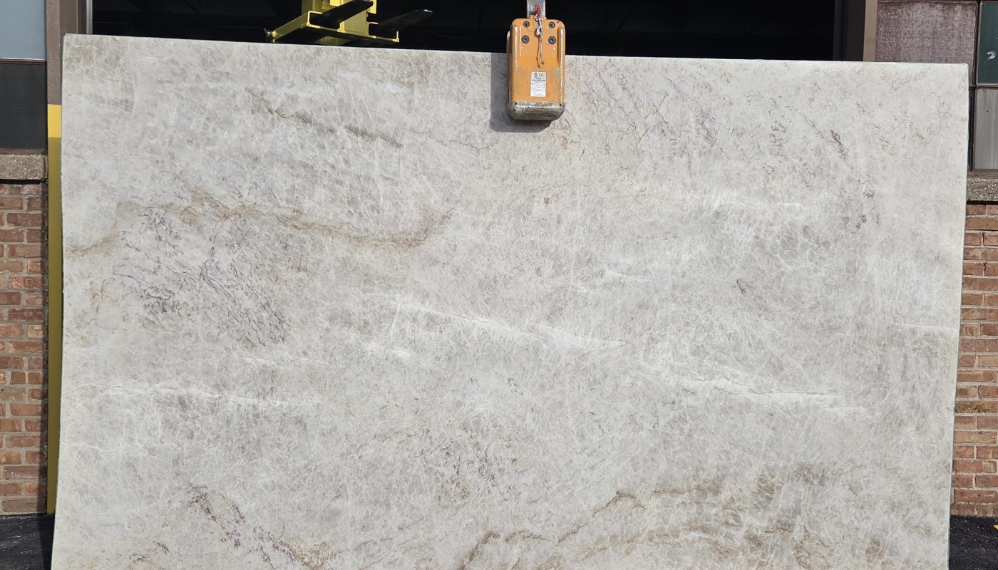 tajmahal-bianco-pearl-polish